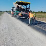 Iustin Cionca: „Am început așternerea asfaltului, pe drumul Seleuș-Șicula”