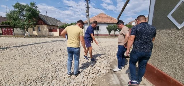 PECICA: Încă un proiect mare finanțat din fonduri nerambursabile. A început asfaltarea a 43 de străzi!