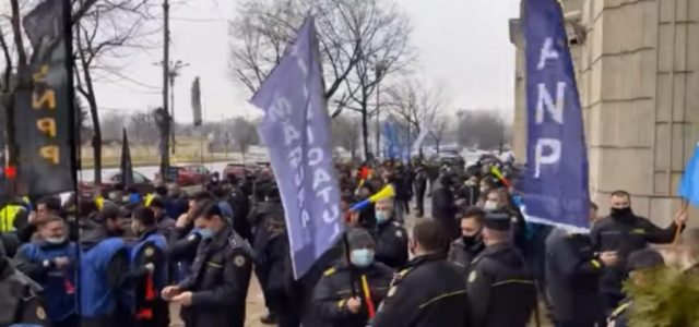 Încep protestele în plină campanie electorală: Angajații din penitenciare ies în stradă