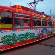 Tramvaiul lui Moș Crăciun își pornește aventurile prin municipiul Arad