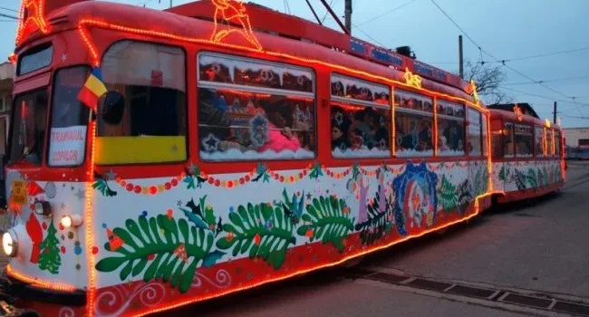 Tramvaiul lui Moș Crăciun își pornește aventurile prin municipiul Arad