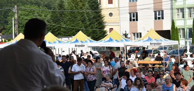 Eveniment organizat pentru promovarea producătorilor locali în Oraș Sebiș, Județul Arad