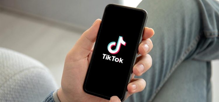 TikTok afirmă că a eliminat un grup de influenceri pro-ruși din România